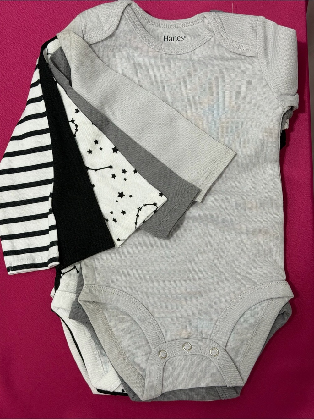 Hanes Flexy Fit Set of 5 Long Sleeve Onesies in Gray/Black & White 12-18M    NWT